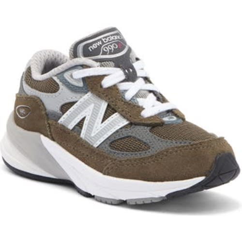 Kids' 990 v6 Sneaker, 5 M