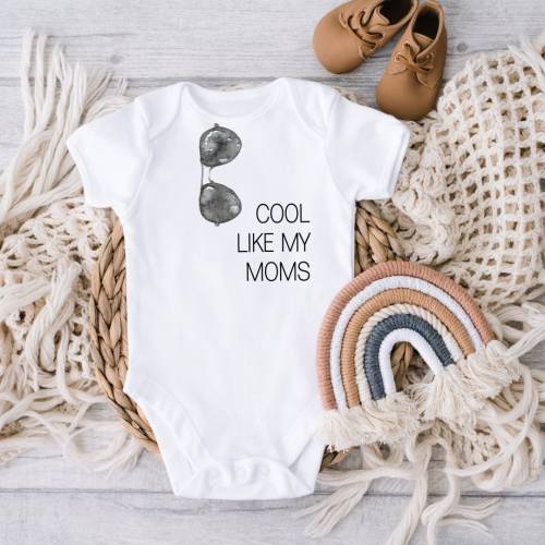 Two Moms Baby Gift, Gift for Two Moms, Baby Shirt Gay Couple, Gay Baby Shirt, Gay Baby Gift, Two Daddies Gift, Baby Girl, Lesbian Baby Gift