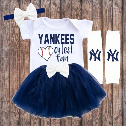 Yankess baby girl, yankees baseball baby gift, yankees baby, yankees baby clothes, yankees game day outfit, yanjess bodysuit, yankees bow