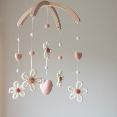 Daisies Nursery mobile - peachy blush