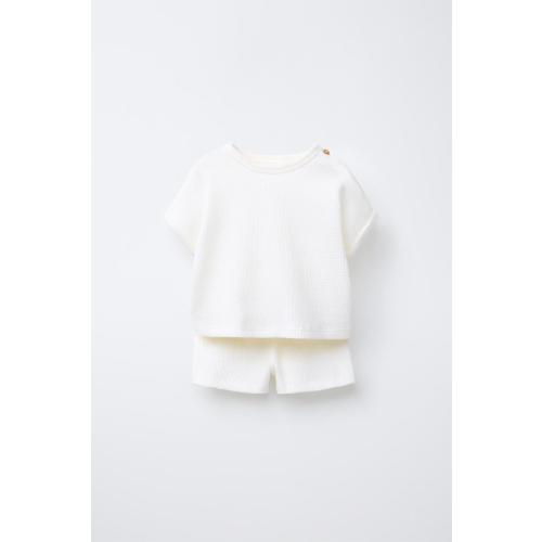 WAFFLE KNIT T-SHIRT AND SHORTS MATCHING SET - Oyster-white | ZARA United States