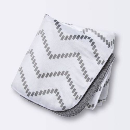Plush Velboa Baby Blanket - Cloud Island™ Chevron