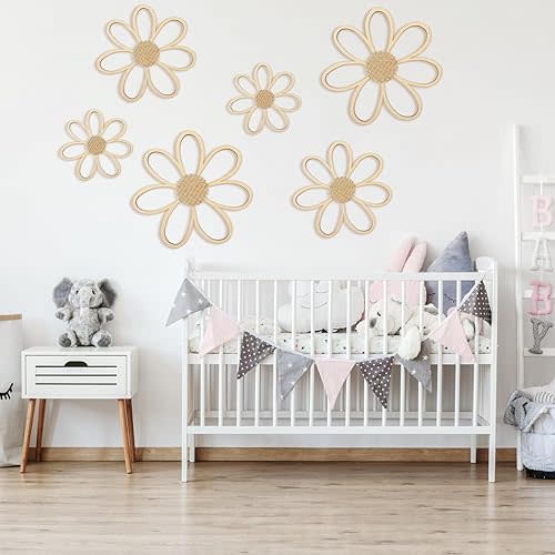 Thyle 6 Pcs Daisy Wall Decor Wooden Daisy Wall Art Flowers Signs Hanging Plaque for Home Nursery Bedroom Farmhouse Bathroom Decorations Housewarming Gifts(Wood Color)