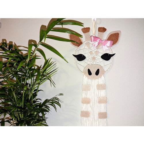 Giraffe dreamcatcher, wall hanging. Personalized gift for boys girls bedroom. Handmade safari nursery decor. Gender neutral new baby gifts