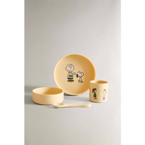 CHILDREN’S PEANUTS™ TABLEWARE SET (SET OF 4)