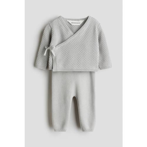 2-PIECE KNIT CARDIGAN AND PANTS SET