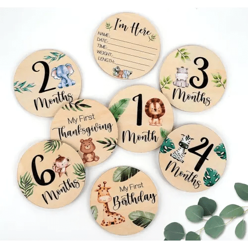HOUÍSM Wooden Baby Monthly Milestone Cards Safari Jungle Animals with Birth Announcement Sign, Pregnancy and Baby Shower Gifts for Boys and Girls, Newborn Photography Props