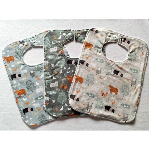 Highland Cow feeding bib, Scottish baby bib, baby shower gift, farm animals baby bib, Scottish baby gift, Highland cow baby bib