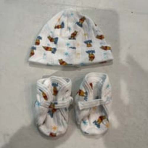 Hanes Winnie the Pooh white Baby Hat and booties. Super cute!