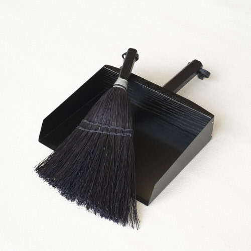 Black Dustpan — Hannah Beatrice Quinn