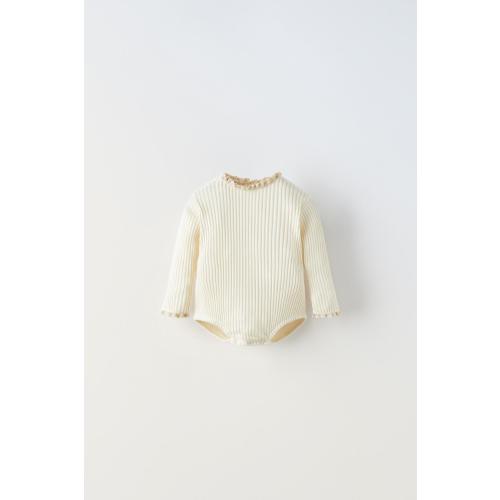 LACE TRIM RIBBED BODYSUITDETAILSTEXTURED KNIT BONNETSTRUCTURED KNIT KIMONO