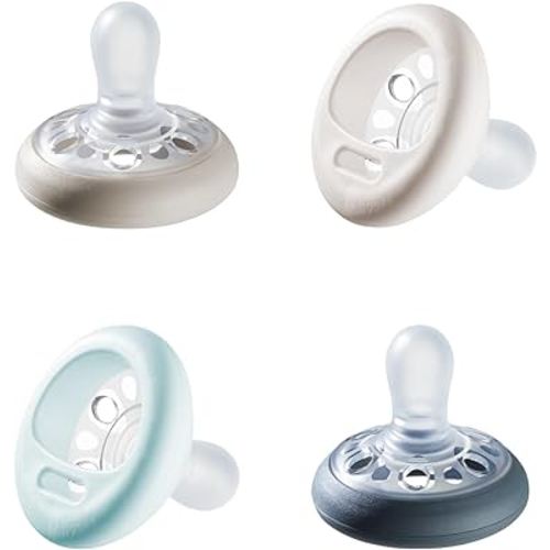 Tommee Tippee Breast-Like Pacifier, 0-6 month pack of 4 pacifiers with breast-like baglet, symmetrical design, BPA free