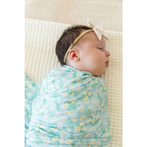LIGHT BLUE DAISY FIELD | SWADDLE