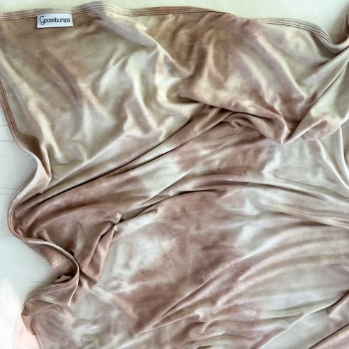 Large Goosebump Swaddle - crème brûlée