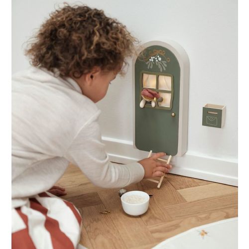 Light-Up Elf Door– Odin Parker