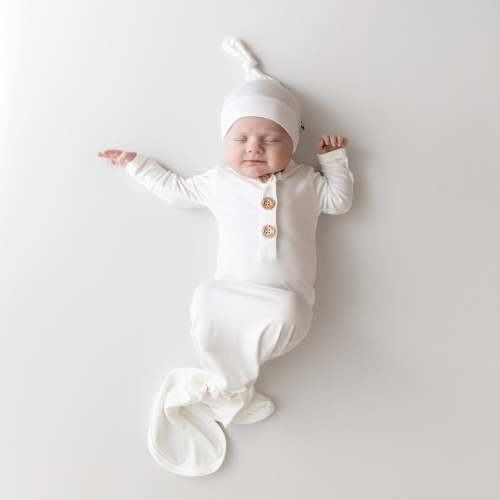 Knotted Gown with Hat Set in Cloud | Kyte Baby