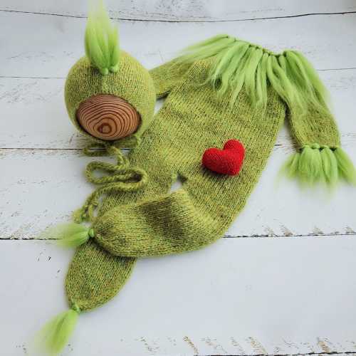 Green monster outfit/ Christmas Newborn photo props.