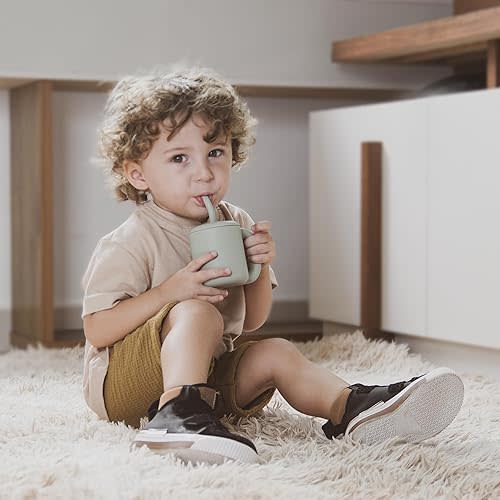 Silicone Sippy Cups for Toddlers 1-3 and Training Sippy Cup for 6 month old | Soft Spout and Staw Lid Toddler Cups | Unbreakable Easy Grip Sippy Cups Spill Proof 5oz/150ml (Green and Cream)