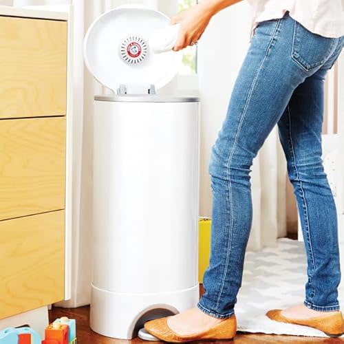 Munchkin® STEP™ Diaper Pail Powered by Arm & Hammer, #1 in Odor Control, Award-Winning, Includes 1 Snap, Seal & Toss™ Bag, 1 Starter Refill Ring, and 1 PUCK™ Baking Soda Cartridge