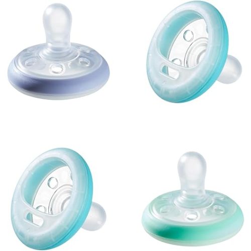 Tommee Tippee Breast-Like Night Pacifier, 6-18 Months, Breast-Like Baglet, BPA-Free Binkies, Glow in The Dark Technology, Purple/Blue, Pack of 4
