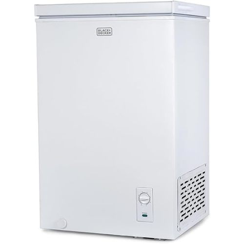 BLACK+DECKER 2.7 Cu. Ft. Compact Chest Freezer, Deep Freezer Holds Up To 94.5 Lbs. of Frozen Food, Removable Storage Basket, BCFK276, White
