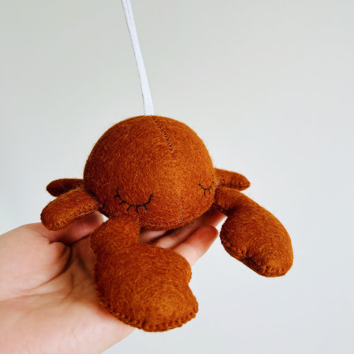 Crab - baby play hanging wool toy
