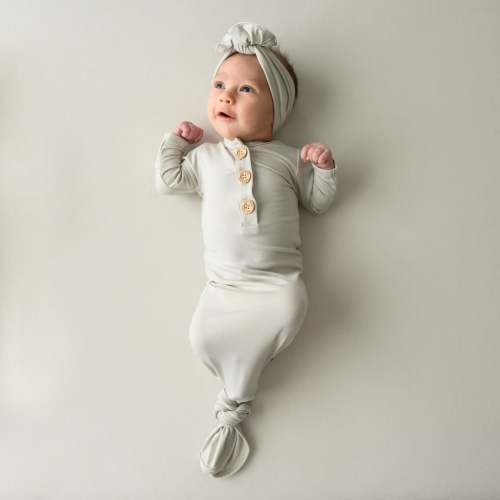 Knotted Gown with Bow Set in Oat | Kyte Baby