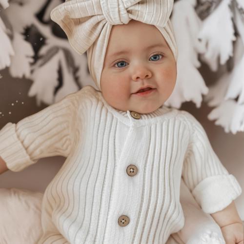 Neutral Cotton Knit Baby Romper with Wooden Buttons – Soft Ribbed Long Sleeve Infant Outfit for Fall & Winter
