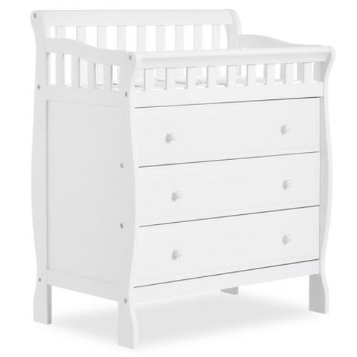Dream On Me Marcus changing Table and Dresser, 3 spacious drawers
