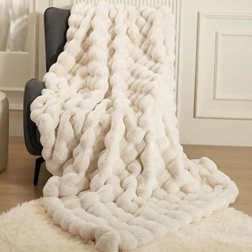 Super Comfort Oversized Warm Thick Bubble Luxury Plush Rabbit Faux Fur Throw Blanket, Fluffy Blanket,Soft Cozy Blanket for Couch Chair Bed Sofa Living Room (White, 75inX90in)