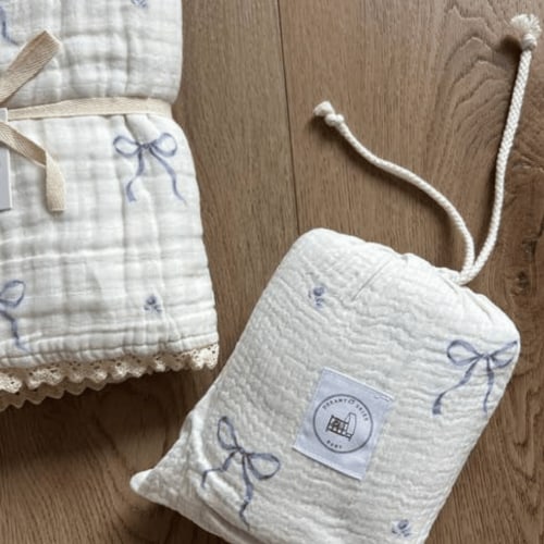 Periwinkle Bows Cotton Gauze Crib Sheet