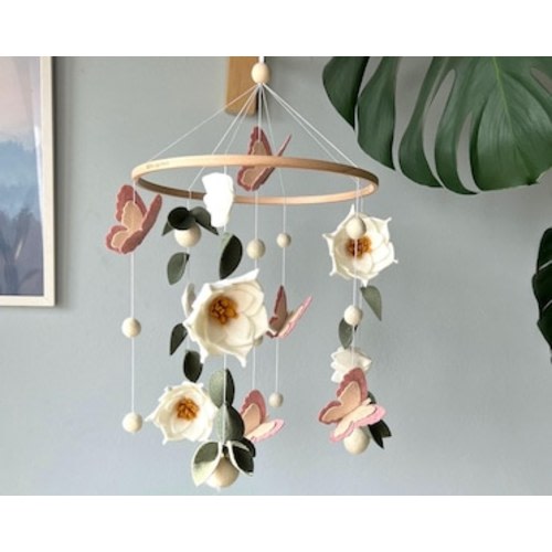 Baby girl mobile flowers - Etsy