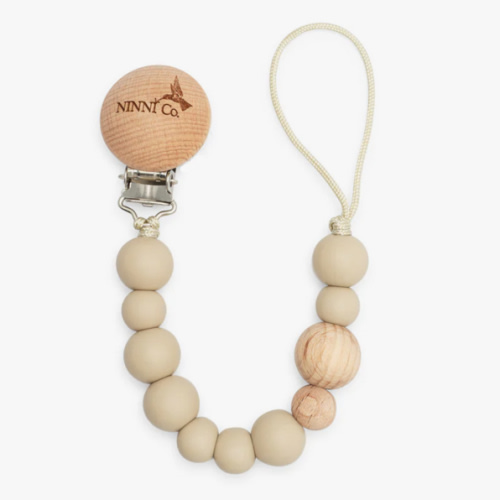 Ninni Co. Toffee Brown Pacifier Clip