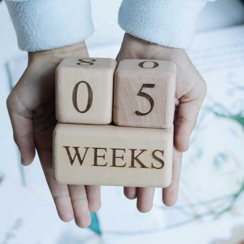 Wooden Milestone Blocks - Capture Unforgettable Moments with These Week Months Year Cubes! Newborn Baby Shower Gift | Children's Photo Props