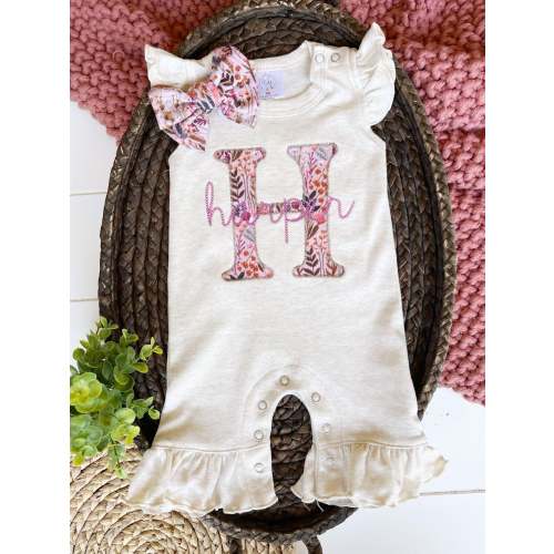 Personalized oatmeal baby romper and hat set, custom name coming home outfit, floral letter baby girl outfit, baby shower gift, neutral