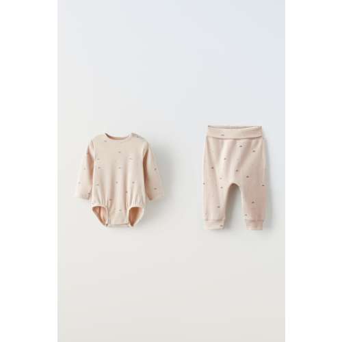 PACK OF PRINTED BODYSUIT AND JOGGERSPACK OF PRINTED BODYSUIT AND JOGGERSTWO-PACK OF WAFFLE WEAVE BODYSUITS