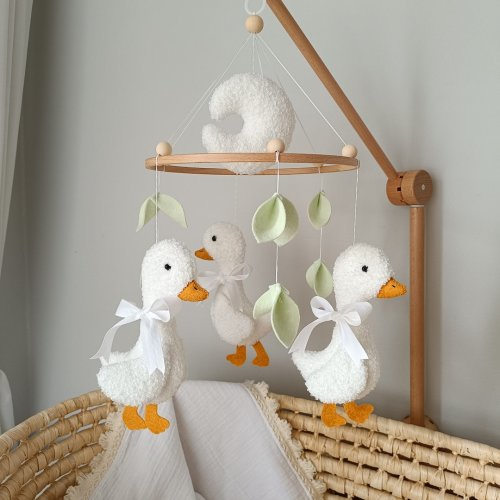 Goose baby mobile, boucle mobile, crib mobile, geese mobile nursery, bird mobile, duck mobile
