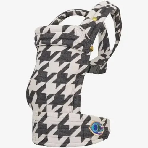 artipoppe baby carrier
(If you can find secondhand) denim, creams, pattern, any color! - secondhand ANY COLOR or pattern