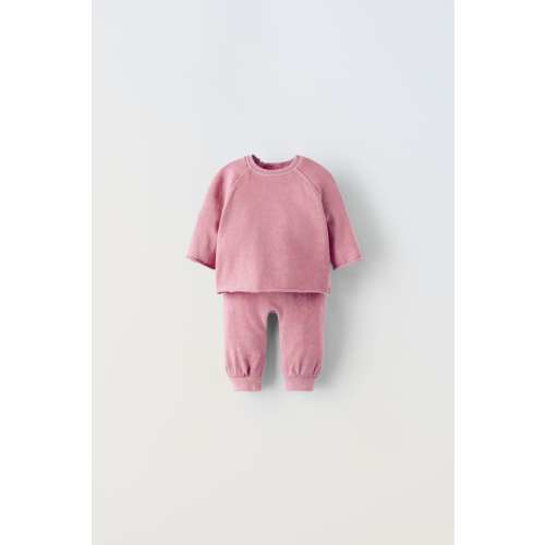 T-SHIRT AND JOGGERS MATCHING SET