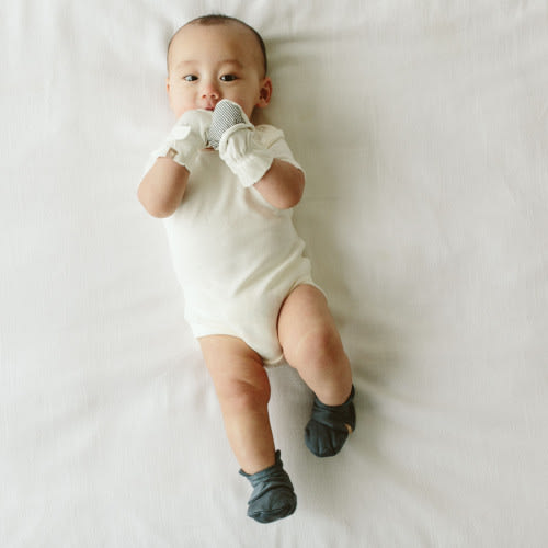 Goumi Kids Stay on Baby Mitts (2 Pack) - Coastal + Cloud, 0-3 M
