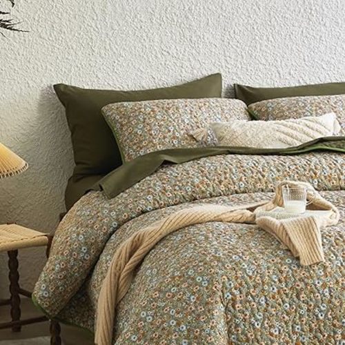 Wake In Cloud - Floral Quilt Set, Cute Vintage Flower Cottagecore Shabby Chic for Women Teen Girls, Reversible Lightweight Bedspread Coverlet, 3 Pieces, Olive Green, Twin/Twin XL Size