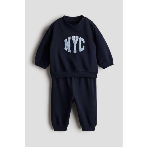 2-PIECE SET WITH TEXT MOTIF