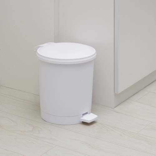 Mainstays 1.5 Gallon Round White Plastic Indoor Step Trash Can for Bathroom