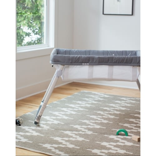 Lotus Everywhere Crib to Bassinet Conversion Kit – Guava Family