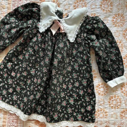 Vintage Hugabun corduroy winter dress
Size 2