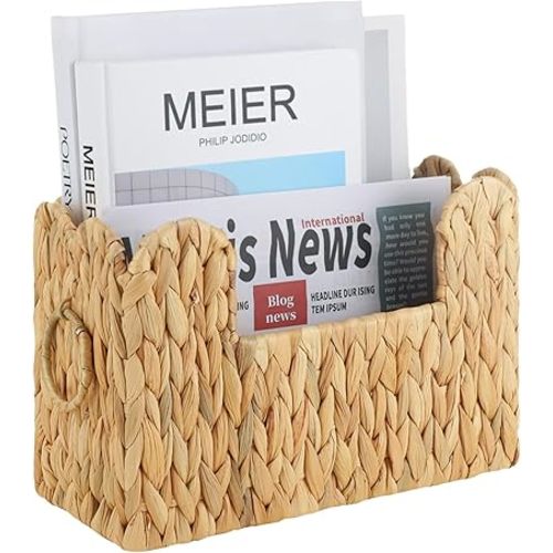 Scalloped Woven Magazine Holder Water Hyacinth Hanging Wall Magazine Basket with Handle Wicker Wall Storage Basket for Mail Book File