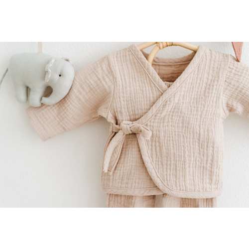 Newborn Coming Home Outfit: Muslin Shirt and Pants. Gender Neutral Baby Clothes. Organic Cotton Kimono from 0 to 6 months