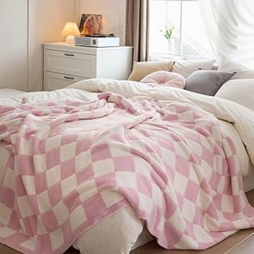 YIRUIO Throw Blanket Checkered Chessboard Fluffy Fuzzy Warmer Comfort Reversible Super Soft Cozy Decor for Home Bed Couch Sofa Room Decor (Pink, 51''x63'')