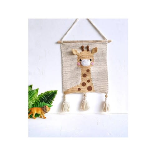 Giraffe crochet wall hanging for nursery, Safari wall decor for kids room, Jungle animal wall tapestry
