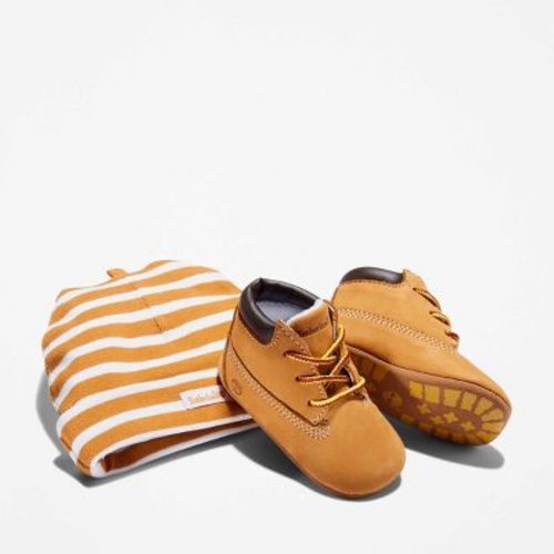 Timberland Infant Crib Bootie with Hat Set, Wheat Nubuck